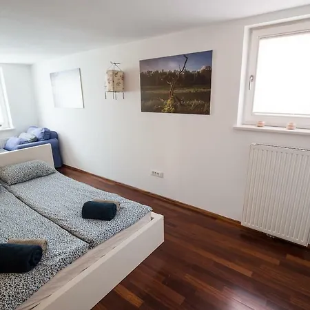 Apartment Spacious Apartment With Garden And Free Parking *