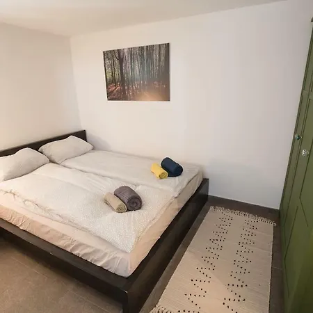 3-bedroom With Garden And Free Parking *