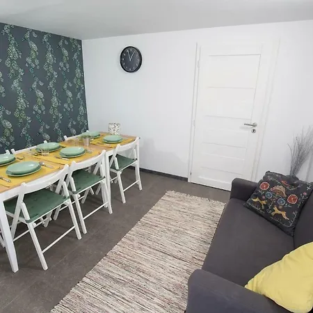 Apartamento Spacious Apartment With Garden And Free Parking